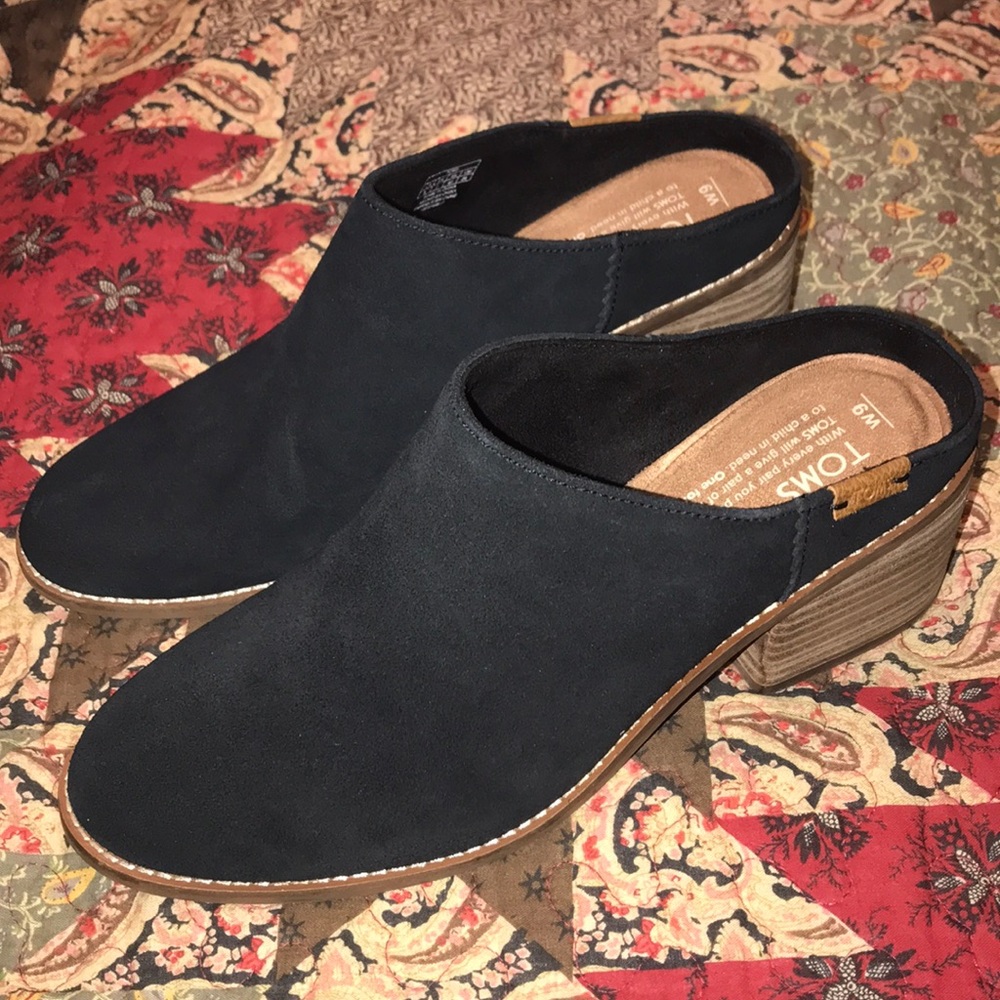 Toms women’s 9 black Leila Mule